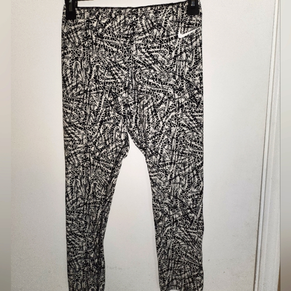 Nike Pro-Fit Small Patterned Leggins